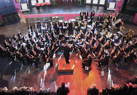 A Banda de Música Isabel II de Touro, acompañada da Banda de Calo, celebraron Santa Icía cun concerto